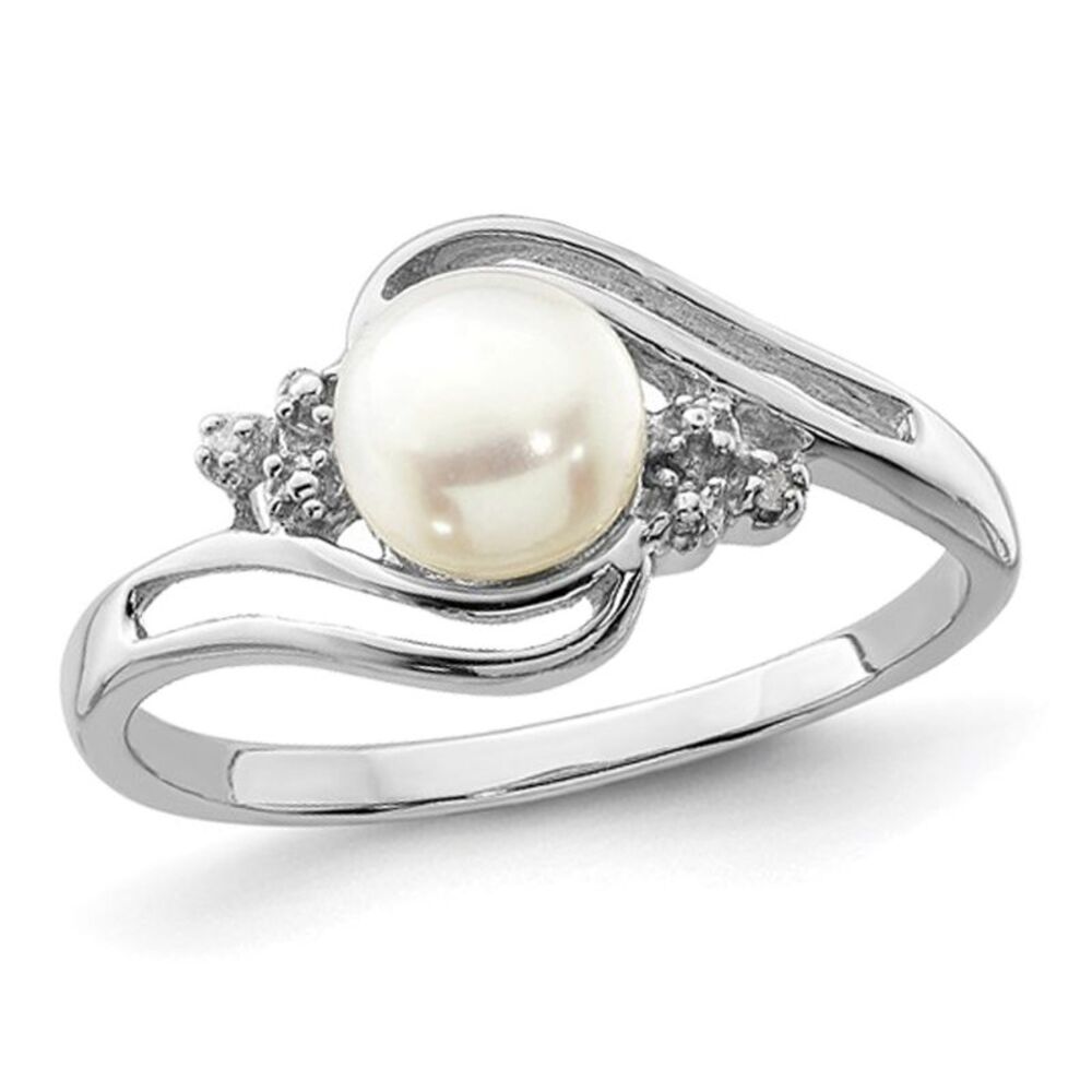 Freshwater Cultured Pearl Ring with Cubic Zirconia